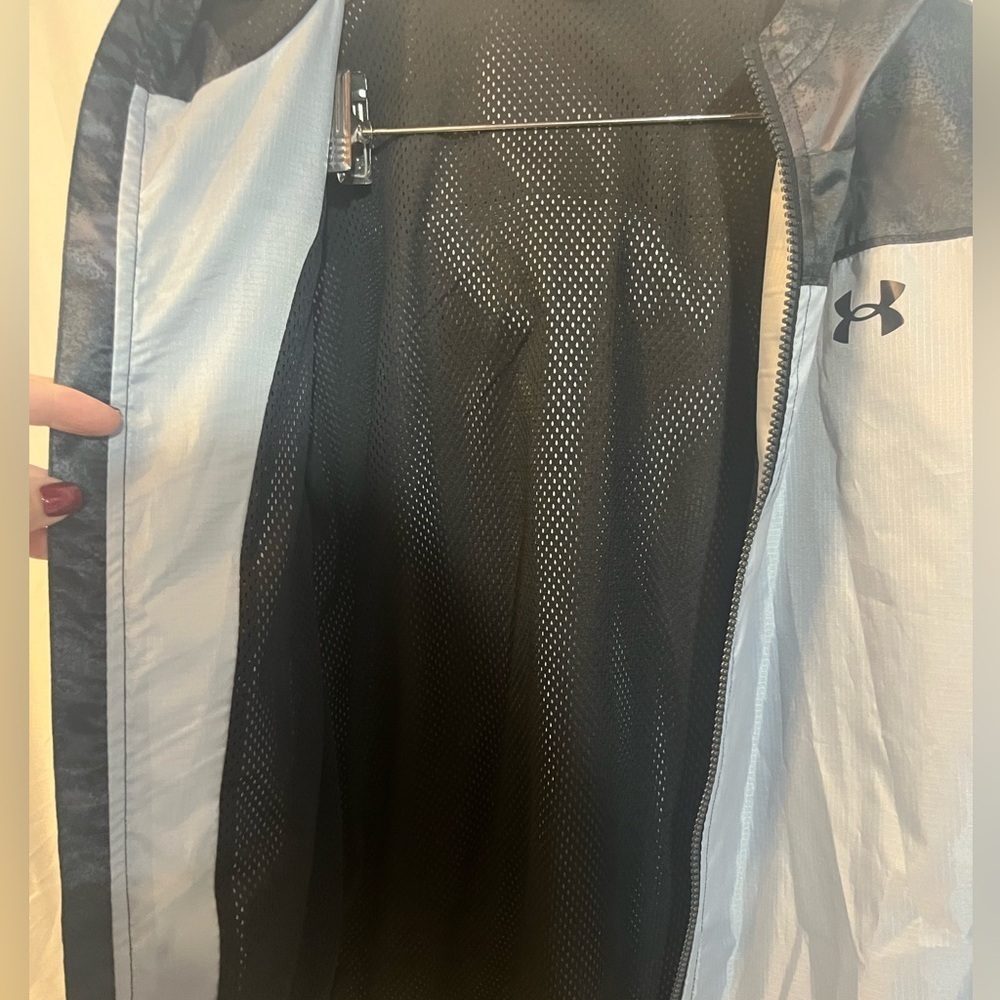 Under Armour Two-Tone Black and Gray WindbreakerYouth L - Picture 5 of 5